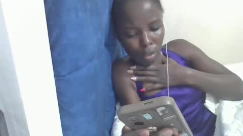 Snapshot of pretty_petite_ebony chatting on 04.21.26 pretty_petite_ebony online show from 04.21.26