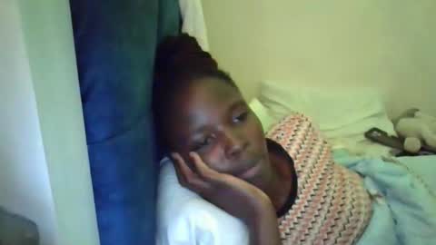 Snapshot of pretty_petite_ebony chatting on 04.27.26 pretty_petite_ebony online show from 04.27.26