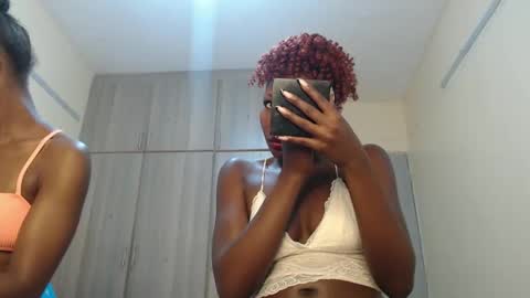 Snapshot of pretty_pixel chatting on 10.14.25 pretty_pixel online show from 10.14.25