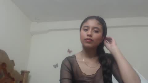 Snapshot of pretty_rose_ chatting on 03.02.25 Rose online show from 03.02.25