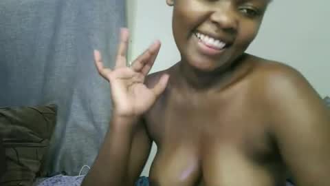 Snapshot of pretty_shanz chatting on 10.17.25 pretty_shanz online show from 10.17.25