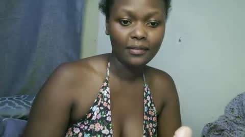 Snapshot of pretty_shanz chatting on 10.17.25 pretty_shanz online show from 10.17.25