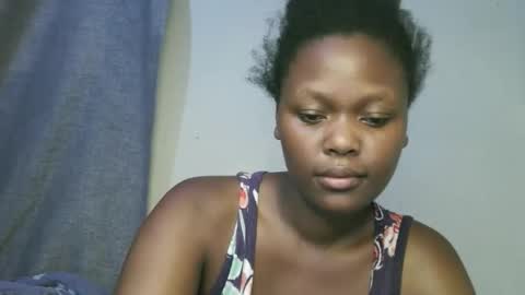 Snapshot of pretty_shanz chatting on 10.19.25 pretty_shanz online show from 10.19.25