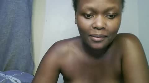 Snapshot of pretty_shanz chatting on 10.19.25 pretty_shanz online show from 10.19.25