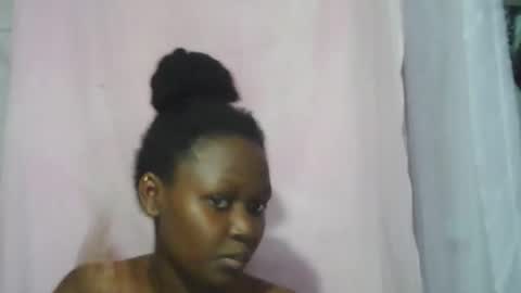 Snapshot of pretty_shanz chatting on 11.15.25 pretty_shanz online show from 11.15.25