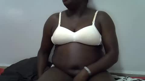 Snapshot of pretty_suzzy chatting on 10.22.25 sexy pie online show from 10.22.25