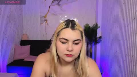 pretty_tay online show from 04.15.26
