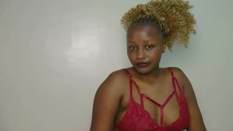 Snapshot of pretty_tinna chatting on 11.04.25 Tina online show from 11.04.25