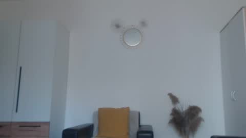 Snapshot of prettyalmaa chatting on 03.10.25 Alma online show from 03.10.25