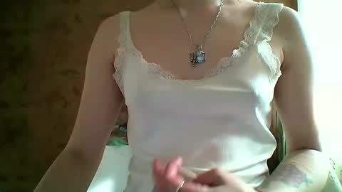 Snapshot of prettybella_7 chatting on 05.24.26 Bella online show from 05.24.26