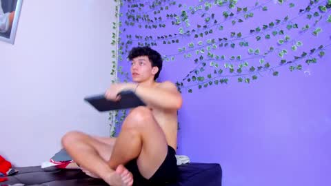 Snapshot of prettybunnies08 chatting on 02.01.25 Enzo Denis online show from 02.01.25