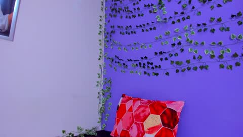 Snapshot of prettybunnies08 chatting on 02.04.25 Enzo Denis online show from 02.04.25