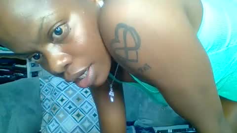 Snapshot of prettyela chatting on 10.09.25 PrettyEla online show from 10.09.25