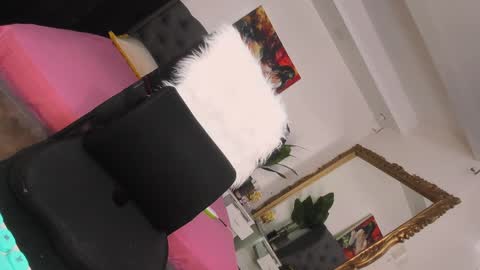 prettyjuliax online show from 12.26.24