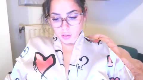 prettyjulliette online show from 10.28.25