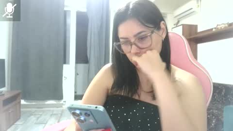 Snapshot of prettyjulliette chatting on 06.01.26 prettyjulliette online show from 06.01.26