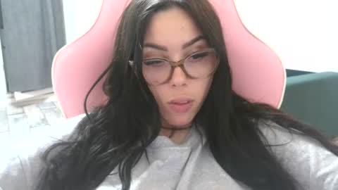 Snapshot of prettyjulliette chatting on 06.15.26 prettyjulliette online show from 06.15.26
