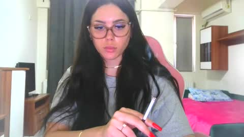Snapshot of prettyjulliette chatting on 06.27.26 prettyjulliette online show from 06.27.26