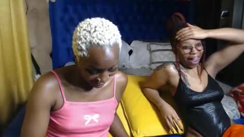 Snapshot of prettyquee chatting on 04.18.26 sasha online show from 04.18.26