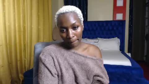 Snapshot of prettyquee chatting on 04.29.26 sasha online show from 04.29.26