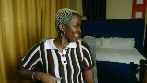 Snapshot of prettyquee chatting on 06.17.26 sasha online show from 06.17.26