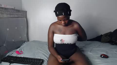 Snapshot of prettysmiles1 chatting on 09.16.25 prettysmiles1 online show from 09.16.25