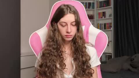 Snapshot of prettysomething chatting on 07.06.26 Sophie next stream will be at Monday i will wait you guys online show from 07.06.26