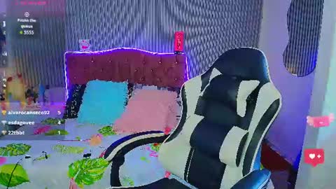 Snapshot of princess_skinny18 chatting on 07.17.26 princess_skinny18 online show from 07.17.26
