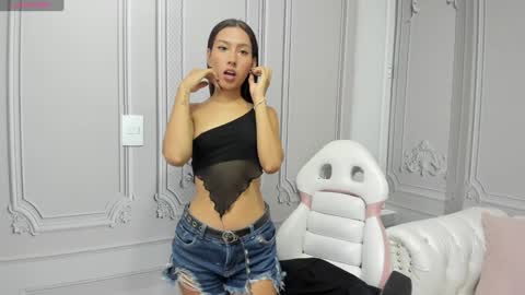 Snapshot of princesslittle_4u chatting on 12.27.24 online show from 12.27.24