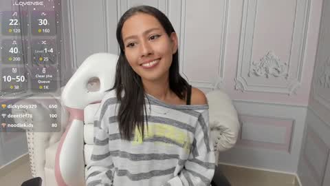 Snapshot of princesslittle_4u chatting on 01.05.25 online show from 01.05.25