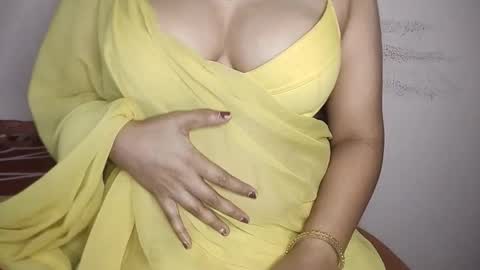 Snapshot of priyu_ chatting on 11.09.25 priyu_ online show from 11.09.25