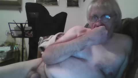 Snapshot of proudwelshman chatting on 12.11.24 proudwelshman online show from 12.11.24