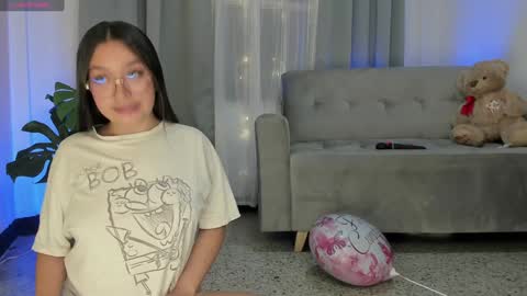    INDEPENDENT MODEL online show from 12.14.24