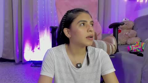    INDEPENDENT MODEL online show from 04.30.26