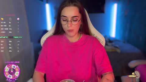 Queen of Pain online show from 12.20.25