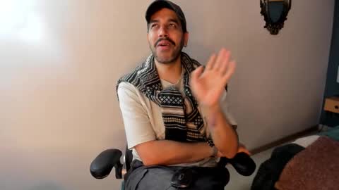 Snapshot of puch16 chatting on 02.09.26 Diego online show from 02.09.26