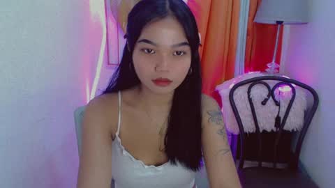 Snapshot of pure_asian_beauty chatting on 07.24.26 zarah online show from 07.24.26