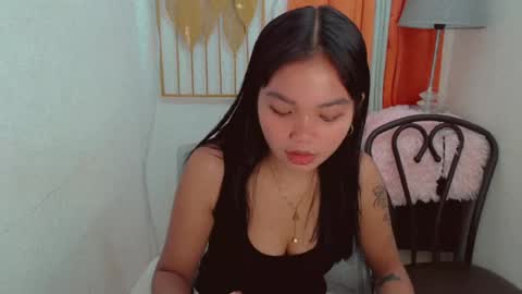 Snapshot of pure_asian_beauty chatting on 07.25.26 zarah online show from 07.25.26
