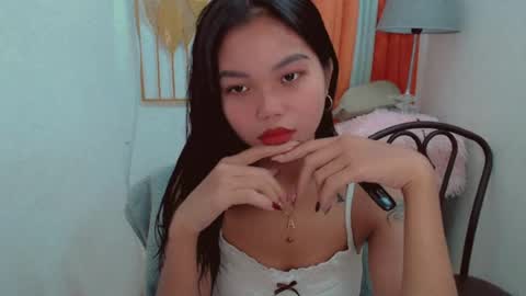 Snapshot of pure_asian_beauty chatting on 07.26.26 zarah online show from 07.26.26