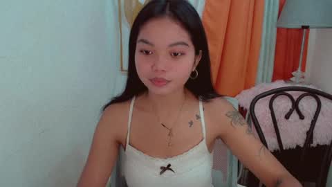 Snapshot of pure_asian_beauty chatting on 07.26.26 zarah online show from 07.26.26