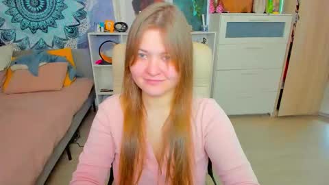 Snapshot of purehanna chatting on 10.07.25 Miss Hanna online show from 10.07.25