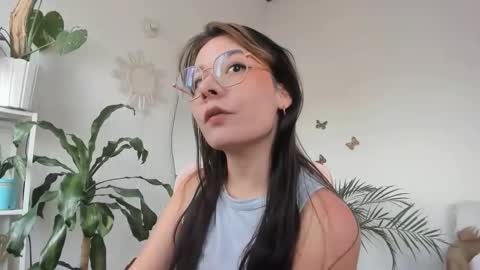 Snapshot of purple_opal chatting on 05.22.26 Vero online from Tuesday to Sunday online show from 05.22.26