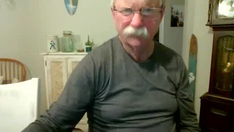 Snapshot of purpleshroom chatting on 01.25.25 purpleshroom online show from 01.25.25