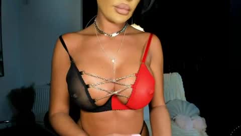 Snapshot of pussydollxx chatting on 06.14.26 Andreea online show from 06.14.26
