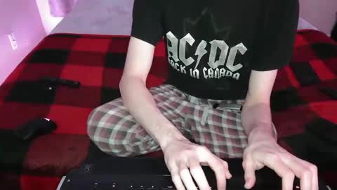 Snapshot of pussylover2182 chatting on 12.04.24 pussylover2182 online show from 12.04.24