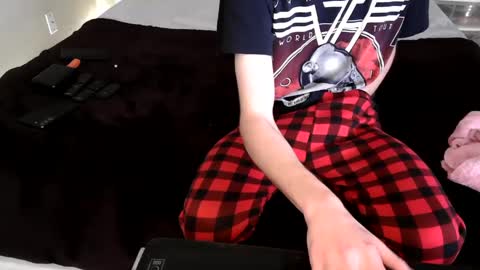 Snapshot of pussylover2182 chatting on 12.10.24 pussylover2182 online show from 12.10.24