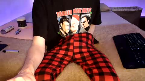 Snapshot of pussylover2182 chatting on 12.14.24 pussylover2182 online show from 12.14.24