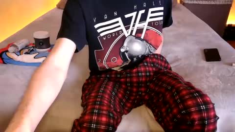 Snapshot of pussylover2182 chatting on 12.18.24 pussylover2182 online show from 12.18.24