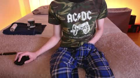 Snapshot of pussylover2182 chatting on 12.24.24 pussylover2182 online show from 12.24.24