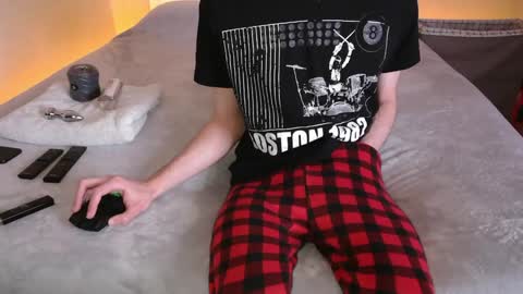 Snapshot of pussylover2182 chatting on 12.28.24 pussylover2182 online show from 12.28.24